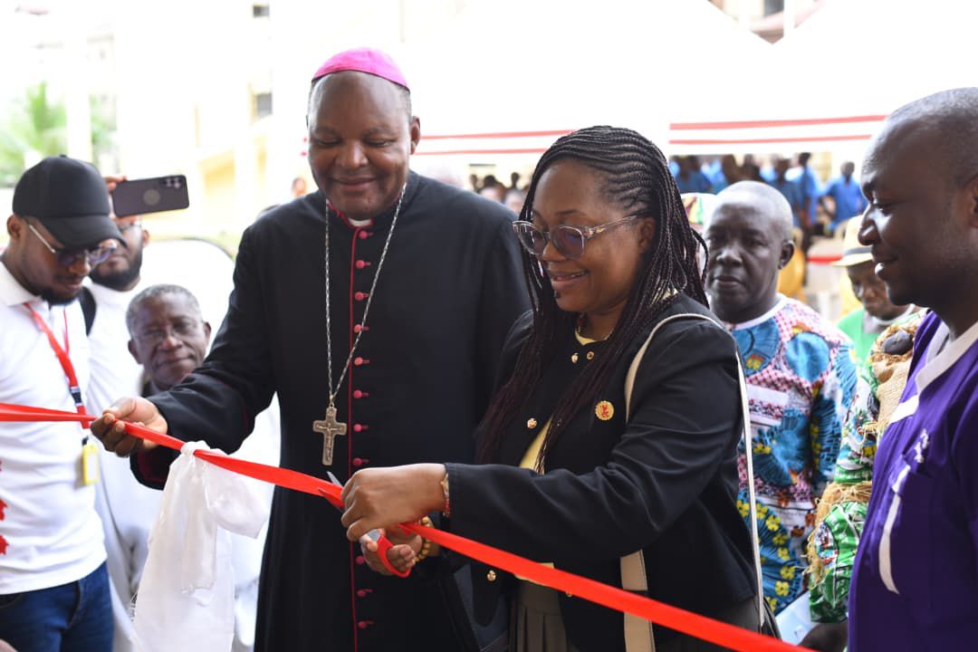 #Santé | Boissons du Cameroun : Un geste fort pour la santé à Kribi

Ce 17 décembre 2025, Boissons du Cameroun a retrocédé à l’Hôpital Saint François de Kribi un capteur de radiologie de dernière génération, accompagné de tous les équipements nécessaires, pour une valeur de 15