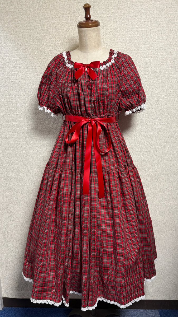 赤チェックはワンピースも登場❤️‍🔥 どちらもスカート部分は2段