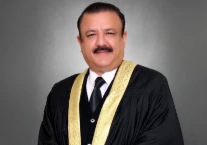 wajih_sani's tweet photo. نقل کرتے ہوئی پکڑے گئے ۔ تین سال کے لئے امتخان دینے پر پابندی عائد کی تو نام بدل کر جعلی انرولمنٹ پر پارٹ ٹو کےپرچے دیئے۔ رجسٹرار کراچی یونیورسٹی کا طارق جہانگیری کے کیس میں بیان۔ https://t.co/sOPDMupjoz