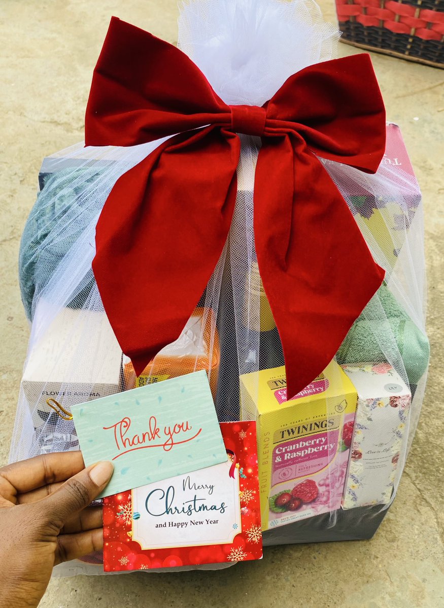 ITs_Platter's tweet photo. This is not your regular functional hamper

Perfect gift set for clients and friends. 

Content;
Quality towel 
Mystical scented candle
Diffuser
Quality fruit wine
Throw
Wine tool set
Essential oil
Thermal flask
Cracker biscuits 
Twinning tea
Grapes
Greeting card

Price: 165,000

Delivery location: Lekki 

I am still taking bookings for all kinds of hamper.

WhatsApp link in bio. 

@khanofkhans11_ @nosafk @Wizarab10 

Kindly help to repost 🙏