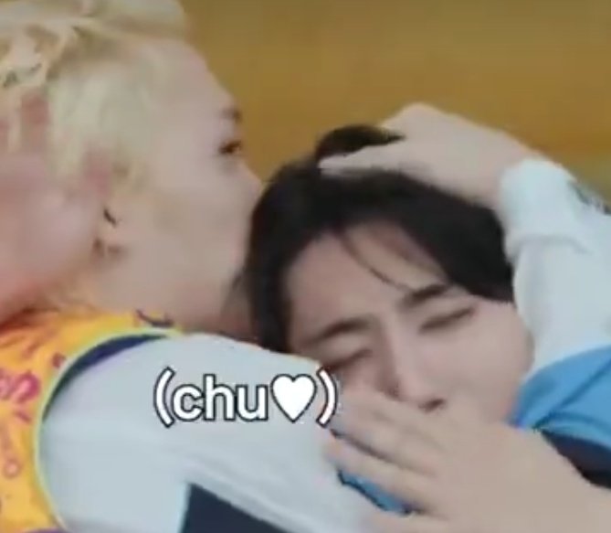SunshinLix_'s tweet photo. 복이가애정하는사람들머리에뽀뽀하는거너무좋아험 너무따랑스럽기도한데 외국인임을상기시켜줌p https://t.co/LoNqAwf4hI