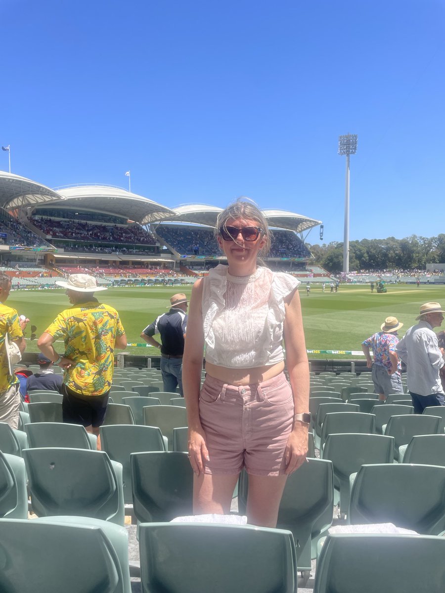 _rachmay's tweet photo. Cool 40 degrees in Adelaide! Shame about the cricket https://t.co/lZHO3E8uD6