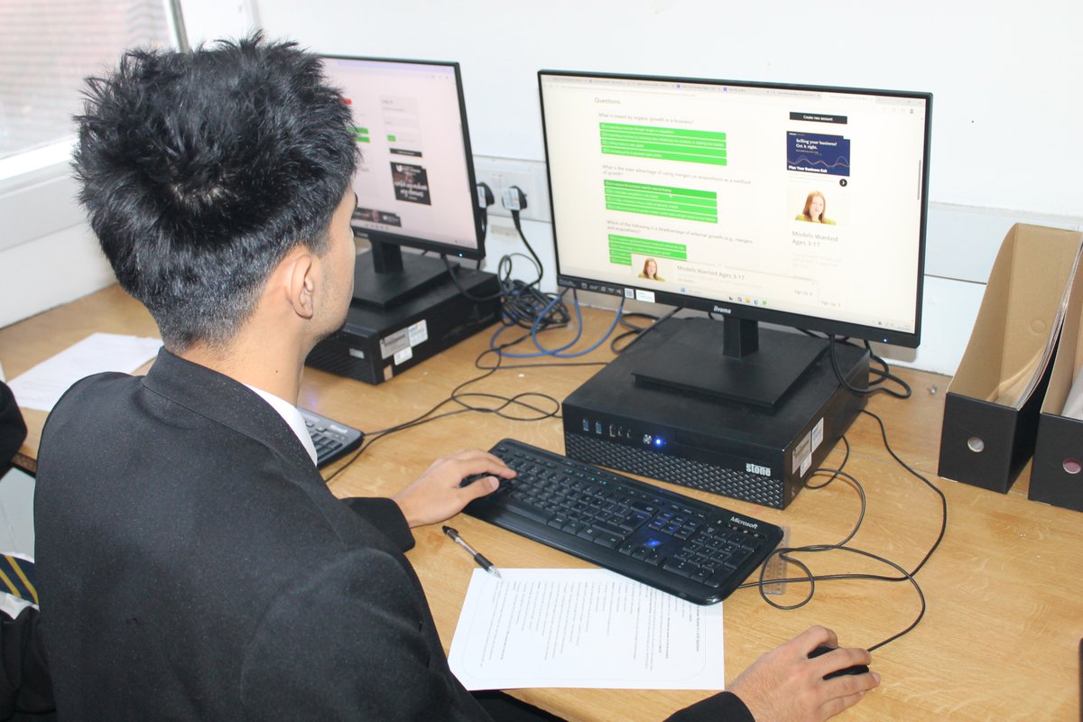 Business Studies
Year 11 are revising the many layers of a working business in today's lesson.
#HathawayAcademy