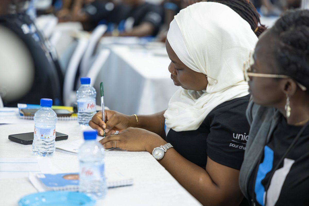 UNICEF_Benin's tweet photo. Les U-Reporters du Bénin terminent l’année en beauté ! 💙😍
Depuis le 16 décembre, plus de 100 U-Reporters, venus de plusieurs communes et d’associations de jeunes, participent au camp national des #UReporters du Bénin, à Porto-Novo, la capitale.
@gouvbenin @UReportBenin https://t.co/KhXVwVc1XC