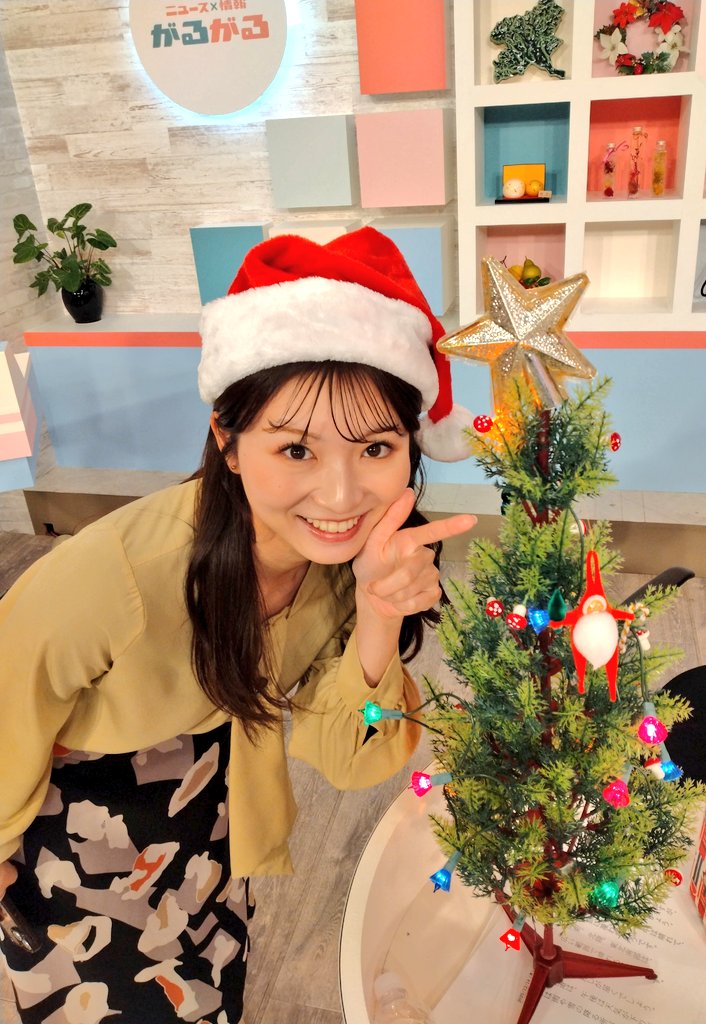 waaaaa_maaaaa__'s tweet photo. メリーノスタルジッククリスマス🧑🎄
たしかに昔のクリスマスツリーこんなだったよなー🎄ウチも同じ感じの箱に入ってて毎年押し入れから出して家族みんなで箱の埃を叩いてツリー出してたなー⋯オレも年取ったなー⋯
#がるがる
#ぐんテレ
#JAMCOVER https://t.co/MZ0xXdKIKG