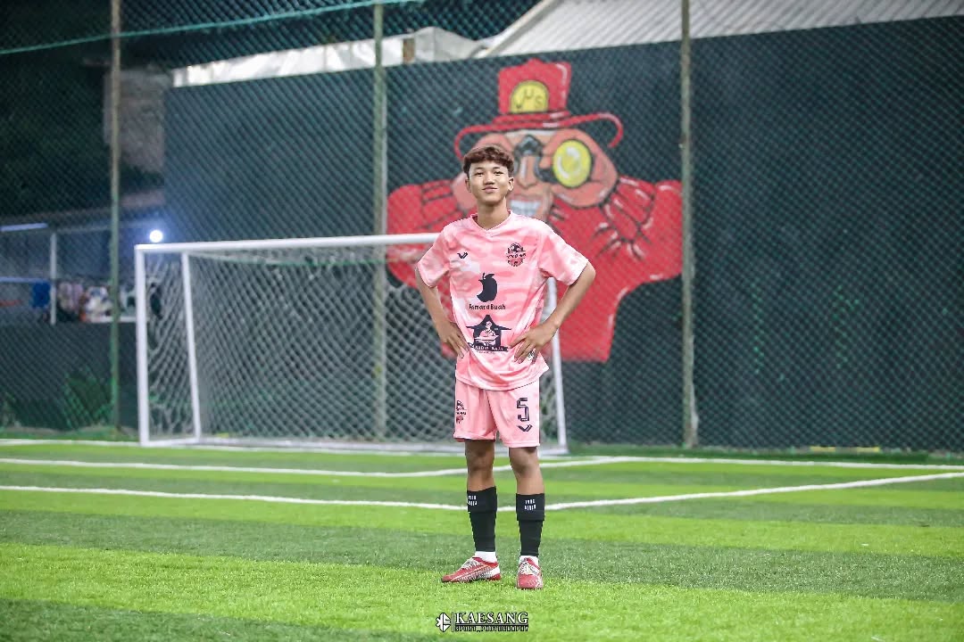 funjerseybolaxx's tweet photo. pengen kocokin dan ngrangsangin ni bocah futsal semtim.
udh cakep pake celana jersey futsal aku cari cakep banget pas main bola
#gaysemarang #gayfootball #gaycoli @gayoutdoor @gaypublic https://t.co/VOqBO1cBl5