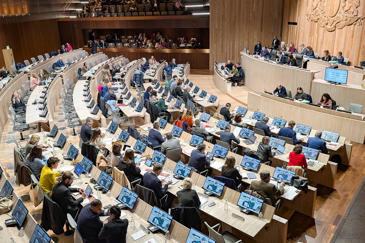 🚨 Dit en conseil municipal de #Marseille ce matin : certains expliquent encore que le narcotrafic prospère parce qu’il « manque des services publics ».

— Cette lecture est réductrice et déconnectée du réel. 1/8