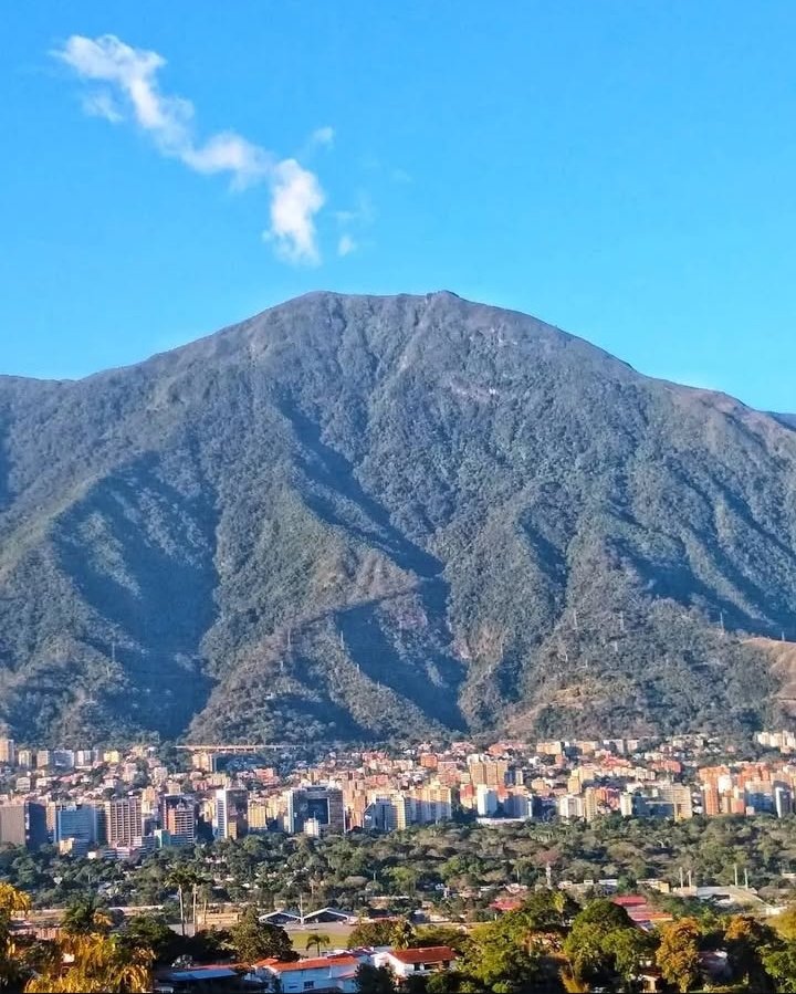 Con los buenos días un feliz y exitoso jueves 18 de diciembre para todos.
Caracas Venezuela 🇻🇪