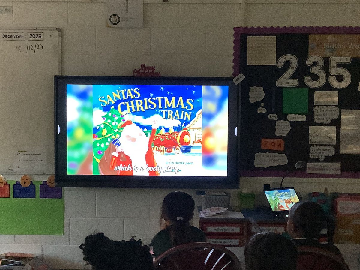 Baxter10Jonny's tweet photo. Listening to Santa reading to us! #santaliveread https://t.co/eYoGfE0Wme