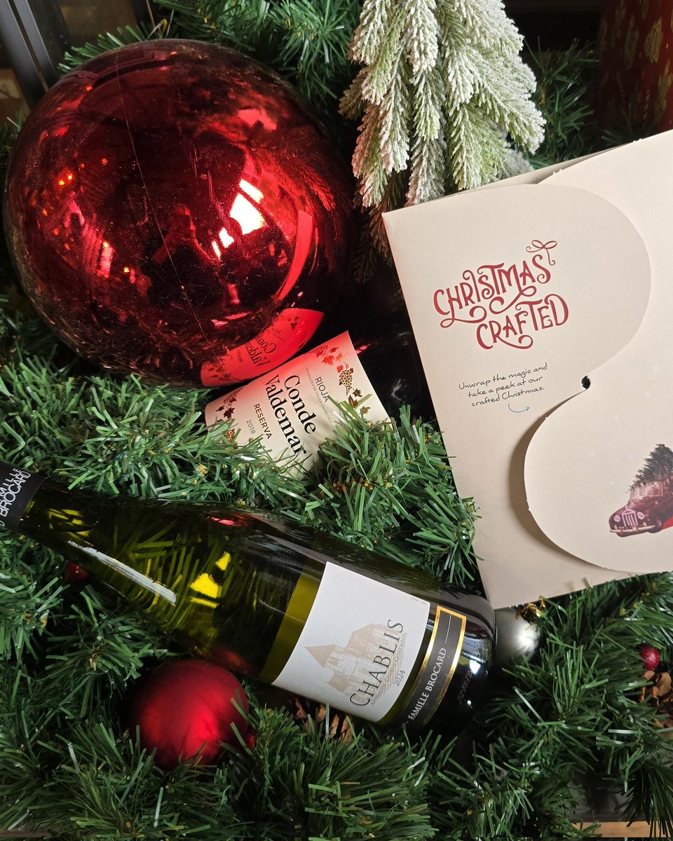 Booked a table with us for Christmas? Make it completely stress-free by also preordering your drinks and have the festive cheer start on arrival 🥂🎄 

Send us an email or chat with the team and we'll take care of the rest!

@youngspubs #youngsmas