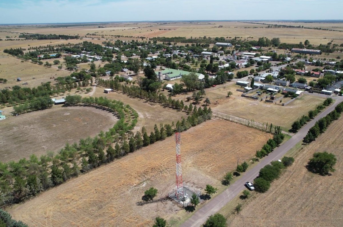 🤳En Abramo dimos un paso muy importante para seguir achicando distancias: ya está en funcionamiento la nueva antena que mejora la señal de telefonía móvil y suma oportunidades para el desarrollo de la localidad.
👇
<a href="/ZiliottoSergio/">Sergio Ziliotto</a>
<a href="/acurciarello/">Antonio Curciarello</a> 
<a href="/azulueta17/">Andrés Zulueta</a>