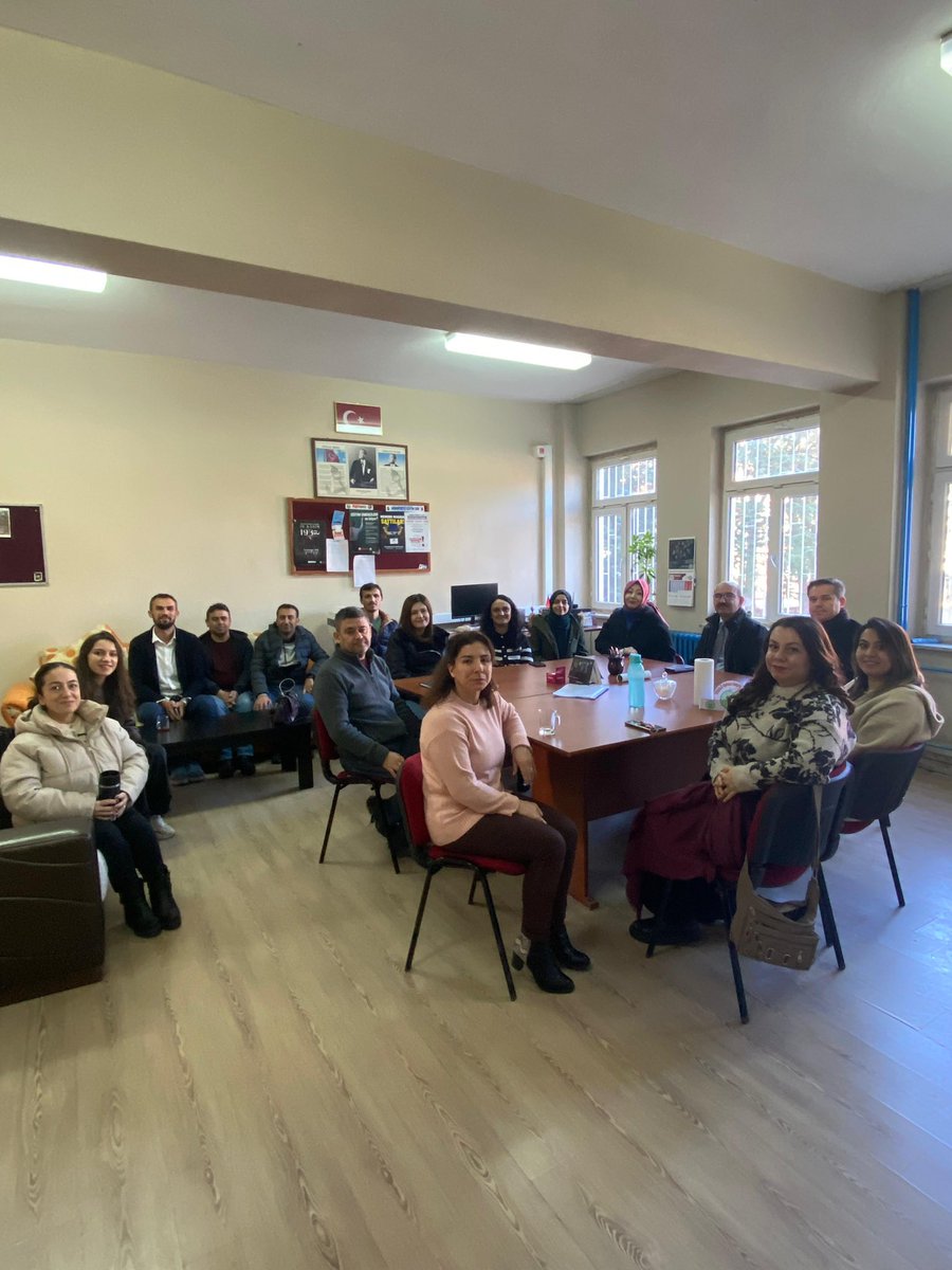 Tavasmem's tweet photo. İlçe Milli Eğitim Müdürümüz Sayın İbrahim ÇÖLLÜ ve Şube Müdürümüz Sayın Akın ÖZTÜRK Kızılca Hacı Mehmet Arslan İlkokulu/Ortaokulu öğretmenleriyle bir araya gelerek “Türkiye Yüzyılı Maarif Modeli“ çalışmaları ve eğitim öğretim çalışmaları üzerine değerlendirmelerde bulundular.
@denizlimem
@ArgeDenizli
@emre_caliskan
@ibrahimcollu