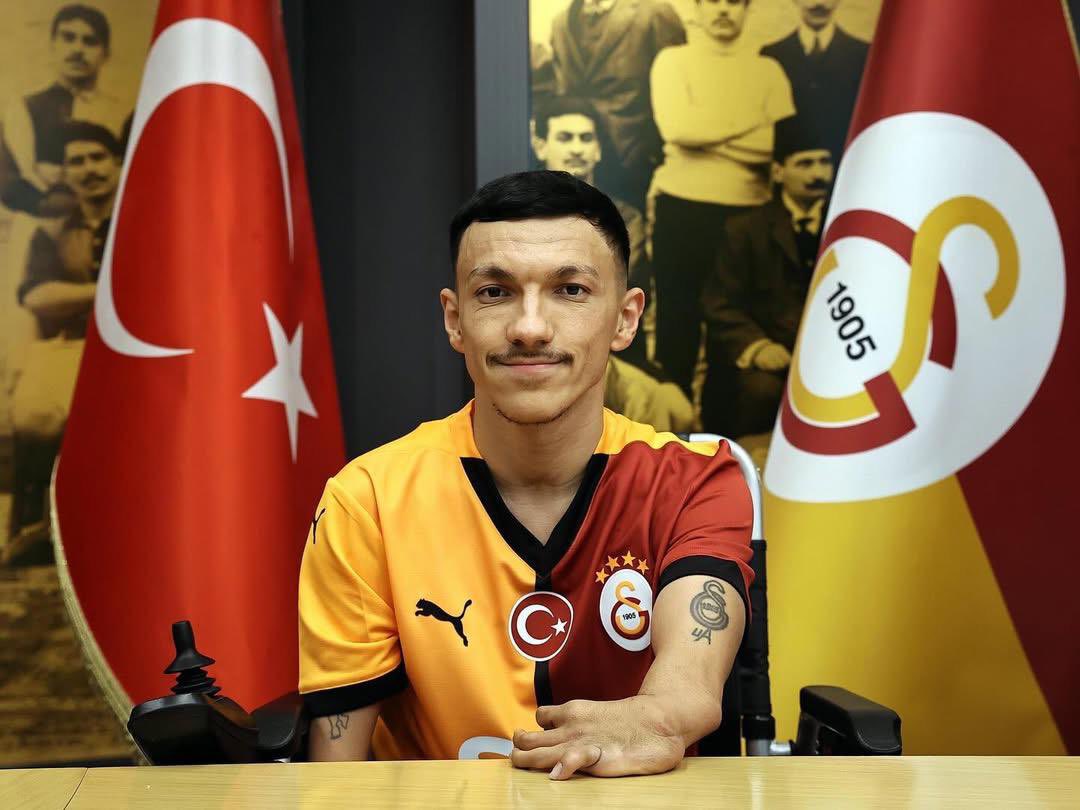 ultrAslan's tweet image. 🇹🇷 Daha önce Paris 2024 Paralimpik Oyunları’nda iki altın madalya kazanan ilk Türk Milli sporcumuz olan, ultrAslan Kardeşimiz Umut Ünlü, Dünya Para Yüzme Federasyonu tarafından verilen 2025 World Series Ödülleri kapsamında büyük bir başarıya imza atarak kazandığı toplam…