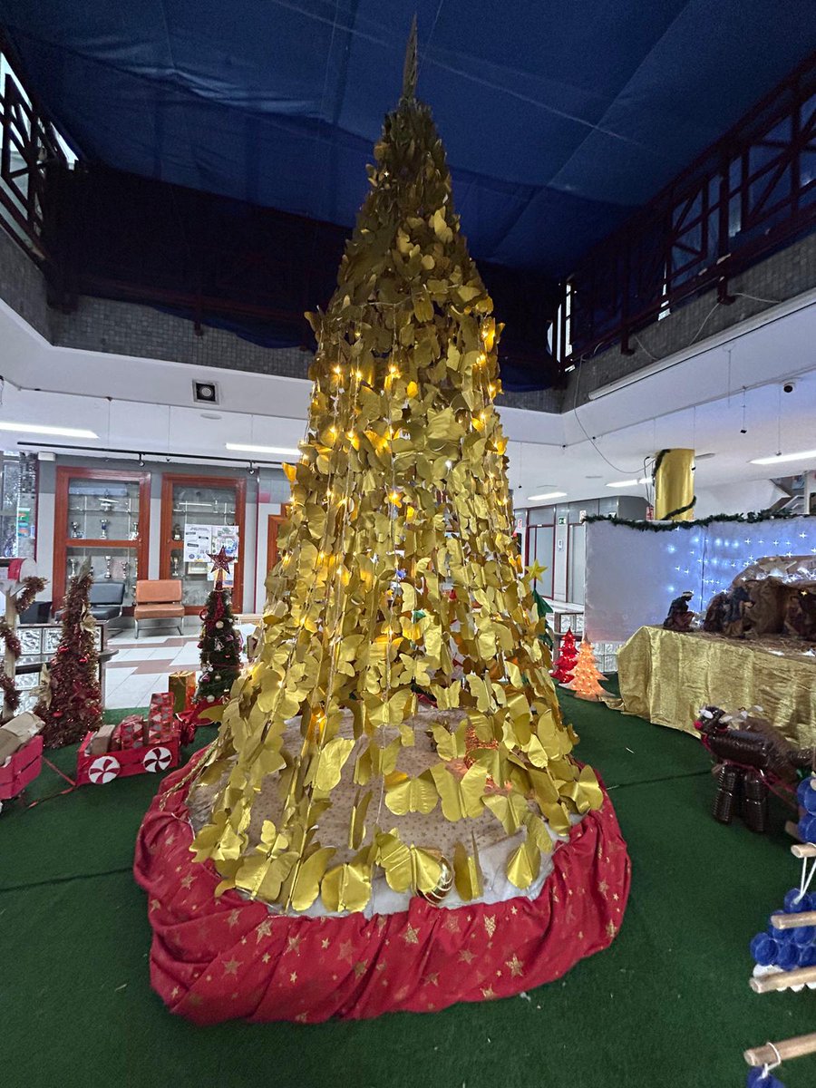 IESMF's tweet image. Ya es Navidad en el IES Miguel Fernández. Os mostramos el trabajazo de Amaya, su alumnado y la comunidad educativa #iesmiguelfernandez 👏👏🎄❄️⛄️🎅