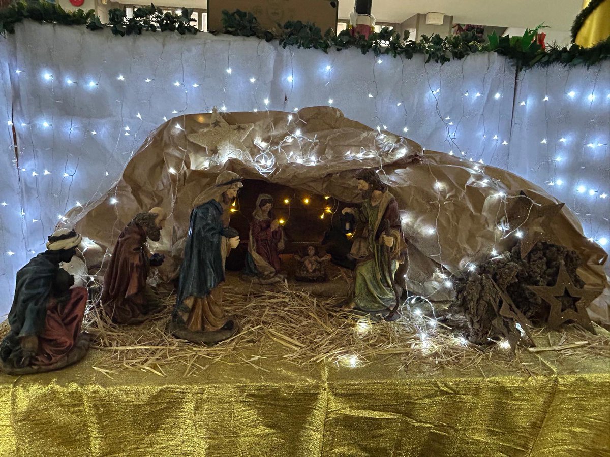 IESMF's tweet image. Ya es Navidad en el IES Miguel Fernández. Os mostramos el trabajazo de Amaya, su alumnado y la comunidad educativa #iesmiguelfernandez 👏👏🎄❄️⛄️🎅