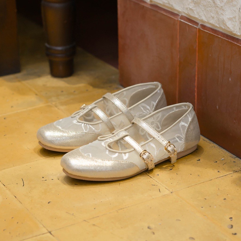 Girls, save thissss!!!! I jumpa syurga flat shoes from Indonesia cantikkk gilaaaa 😭💖 detail lace, bunga &amp; ribbon dia tu very aesthetic veryy cutesyyy 🫶🏻✨