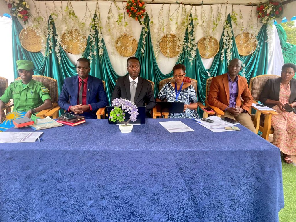 Uyu munsi  mu Murenge wa Ntongwe hari gukorwa ubukangurambaga bwo kurwanya ibiyobyabwenge mu muryango nyarwanda binyuze mu Ijambo ry'Imana "Free indeed Compain". Hanaszeranyijwe  imiryango 24 yabanaga bitemewe n'amategeko .