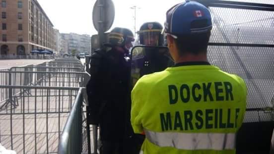 DockerMars13's tweet photo. @GG_RMC Jean Loup je t'avais prevenu ou pas ? On est des travailleurs avec des couilles je sais que ca peut choquer surtout par les temps qui courent mais sache que je t'invite avec moi 15min(pas + sinon tu vas vomir) dans ma grue et voir a quoi ressemble le travail sur lequel ta craché https://t.co/jyeyQ84pxT