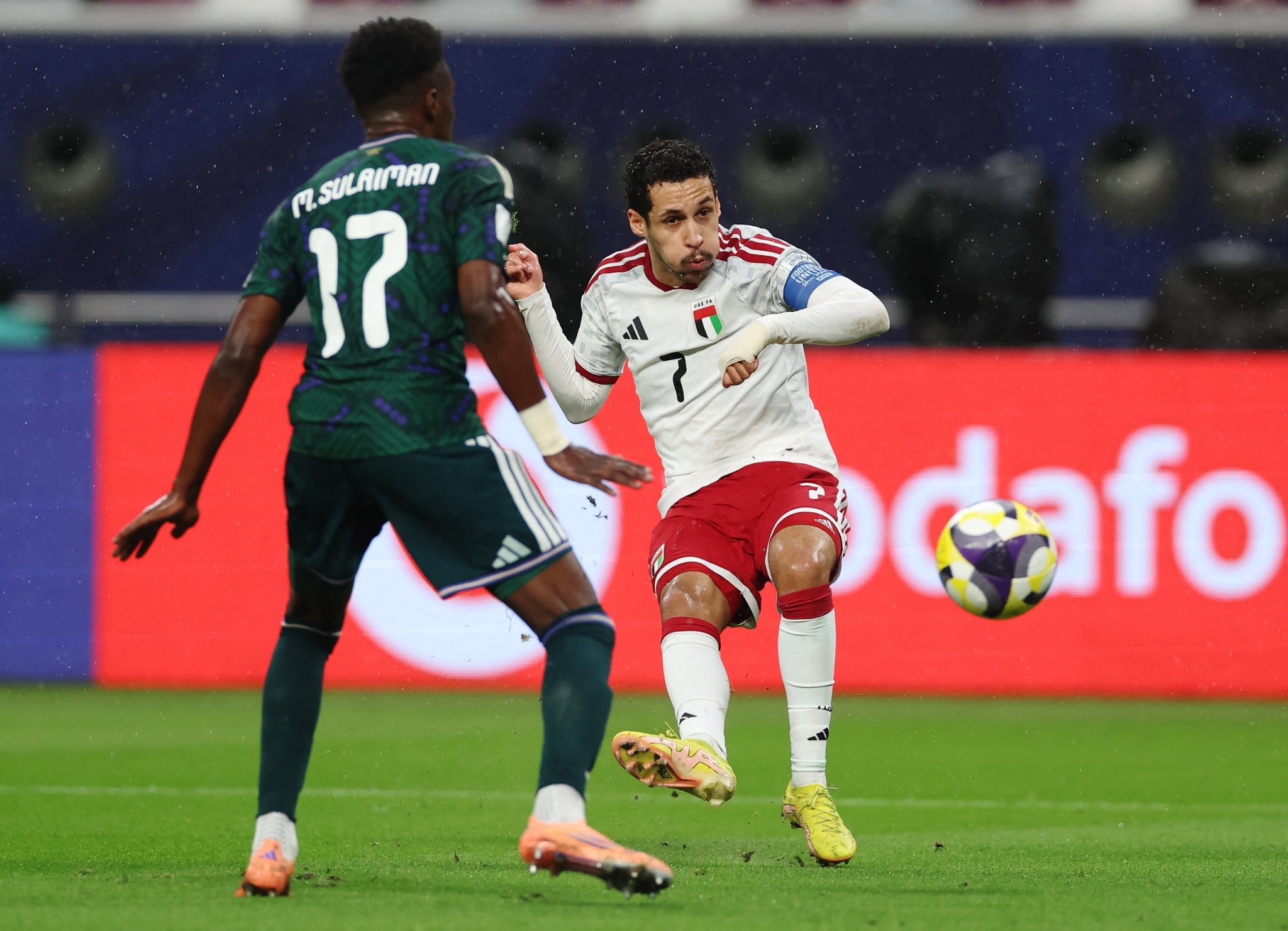 الدقيقة 20... مازال التعادل السلبي يسيطر على لقاء الإمارات السعودية في مواجهة يحاول فيها المنتخبين تسجيل هدف التقدم #كأس_العرب 