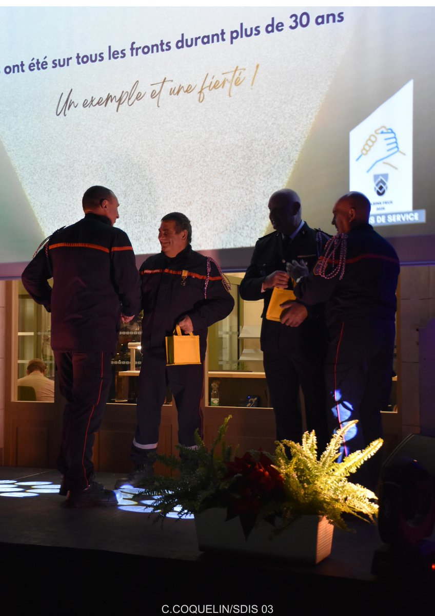 [#PLEINSFEUX]
1/3
🔥Retour sur la 4ᵉ édition de notre soirée Pleins Feux, organisée à l’issue de la cérémonie de la Sainte-Barbe départementale, le 12 décembre dernier à Montluçon.