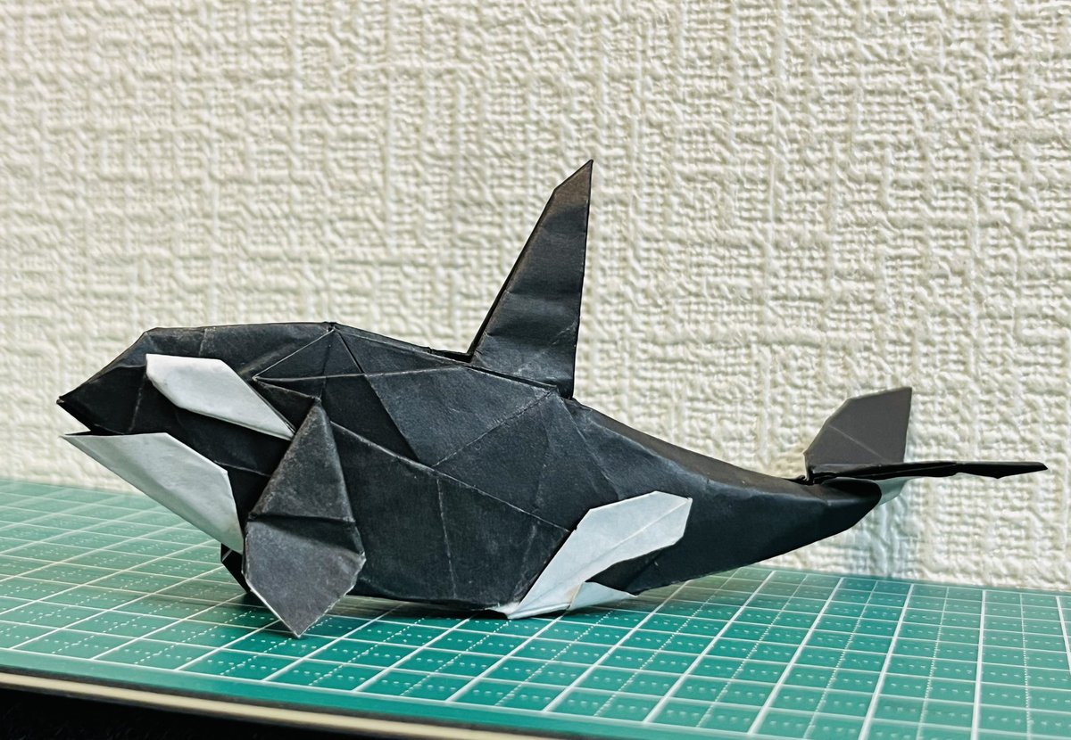 昔折ったシャチを改良。水族館のお立ち台風に

 #折り紙作品
#シャチ