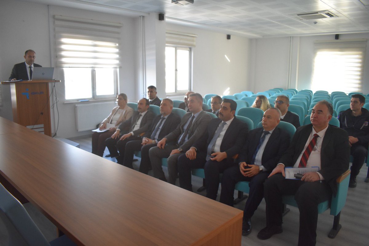 YÜKÜMLÜLERİN İSTİHDAMINA YÖNELİK TOPLANTI YAPILDI
Adalet Bakanlığı ile Çalışma ve Sosyal Güvenlik Bakanlığı ile imzalanan protokol kapsamında, Ceza İnfaz Kurumları ile Denetimli Serbestlik yükümlülerine tahliye sonrası iş bulmalarına yardımcı olmaları istişare toplantısı yapıldı.