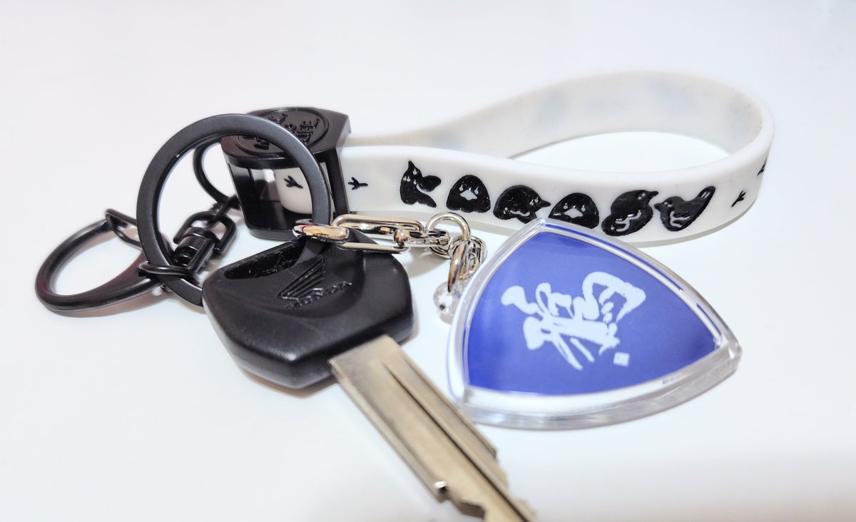 ラババンをキーホルダーにできるアイテム」と「ピックをキーホルダーに