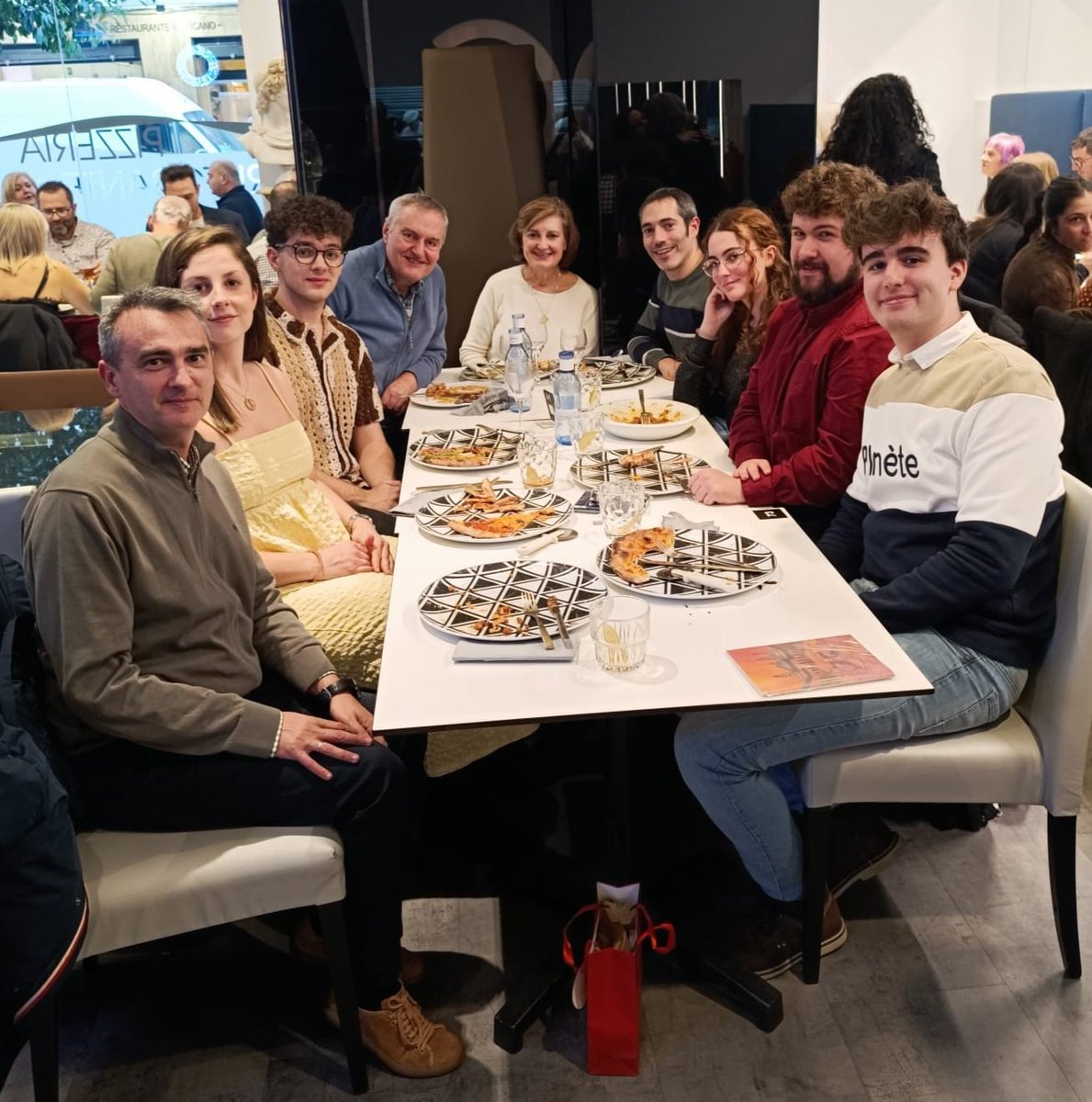 MyxoUGR's tweet photo. Nada mejor que celebrar juntos que llega Navidad!!🎄🎄🎅🎅 https://t.co/e21s2aOZEb