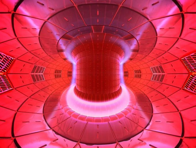 astronomiaum's tweet photo. Quem matou o cientista nuclear do MIT e por quê?

Nuno Loureiro foi assassinado ontem. Ele era professor e diretor do Centro de Ciência de Plasma e Fusão do MIT, tinha 47 anos. 

Estudou a fusão nuclear (= do Sol + estrelas) durante 10 anos no MIT. Seu trabalho premiado focou na criação de uma fonte de energia limpa e praticamente ilimitada na Terra, uma que não produza carbono ou resíduos radioativos (subprodutos comuns de reatores de fissão). Sua pesquisa representava essencialmente uma ameaça para as empresas do setor energético (combustíveis fósseis, energia eólica, solar, etc.). 

Nuno foi fundamental para o desenvolvimento das usinas nucleares de fusão; sem ele, o caminho a seguir é menos claro e sua morte atrasará todo o campo.  

Nuno não é o primeiro cientista de fusão do MIT a ser brutalmente assassinado; em 2004, Eugene Mallove também foi baleado em sua casa.  

Espero que isto abra os olhos – há uma agenda oculta por trás disso.