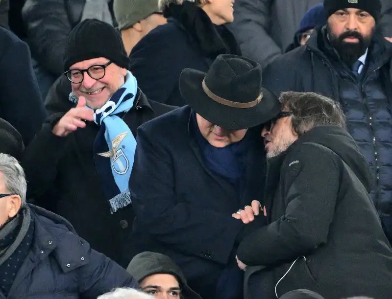 GiGiSSLazio's tweet image. “Da più di vent’anni la #Lazio vive tra successi e alti e bassi, ma non è mai andata vicino a retrocedere né a fallire. I conti, più o meno, sono sempre stati a posto. Non ho mai capito tutto questo odio verso Lotito. È fatto così”.
[Giuseppe #Cruciani]

A Crucia’ ma falla…