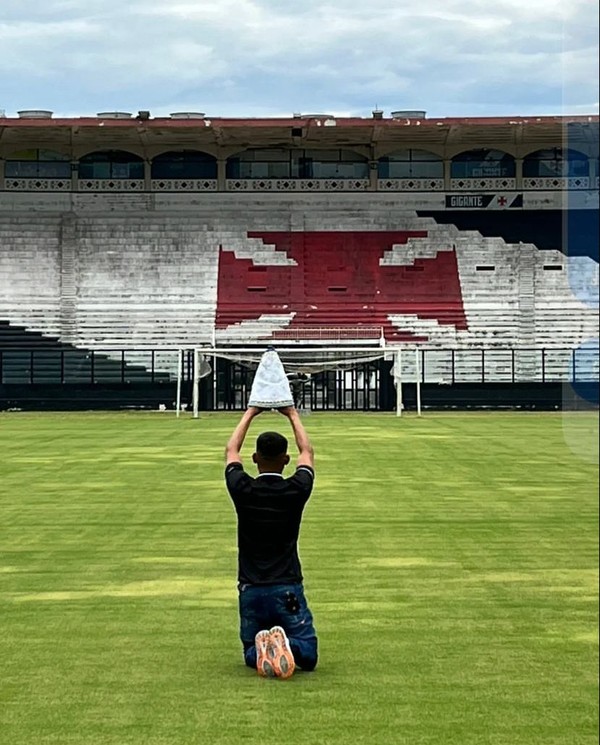 NewsAlmirantee's tweet image. Se o Vasco for campeão eu...

Espaço reservado para promessas dos torcedores.