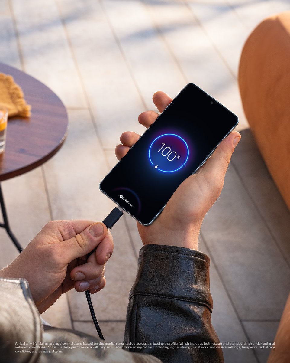 MotorolaESP's tweet image. ¿Un smartphone fino con una batería REALMENTE buena? No, no es un sueño. 😉
Conoce el motorola edge 70, un smartphone ultrafino con la mejor batería de su clase.

#WhatsYourEdge