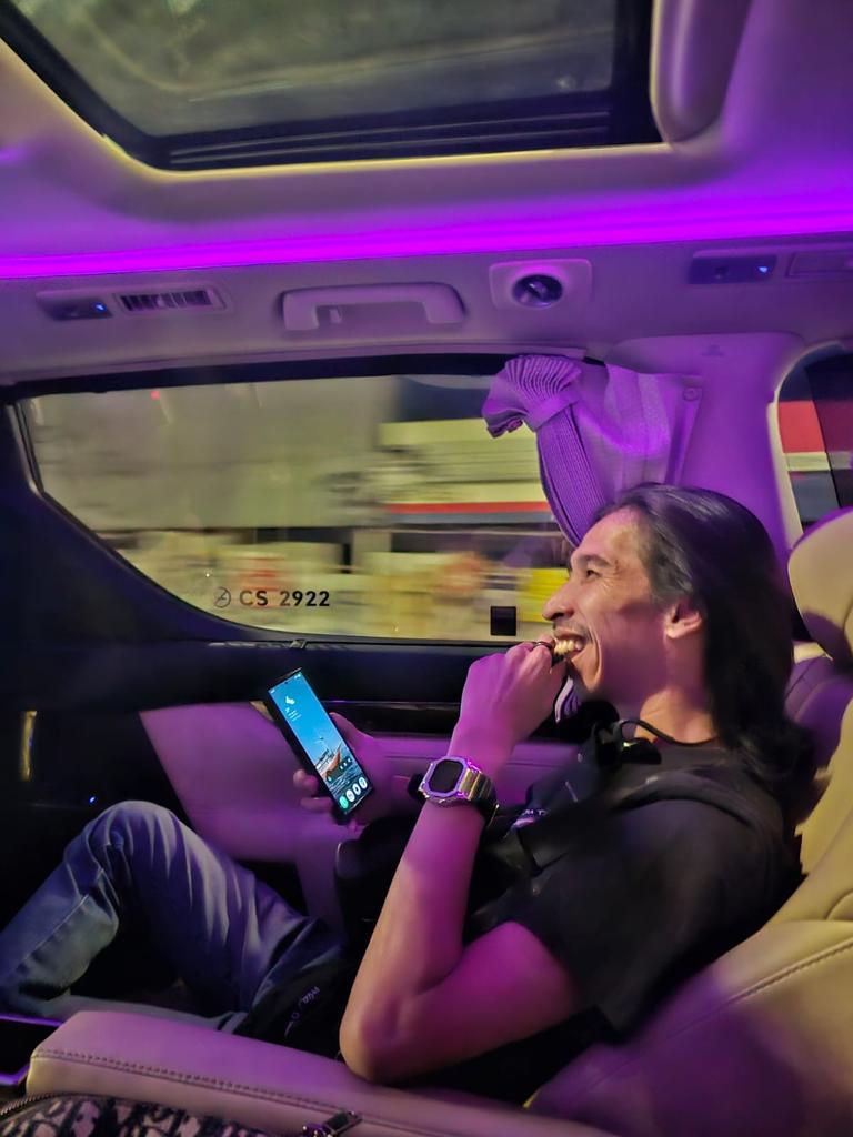 Enak juga ternyata disupirin 🥲🥲