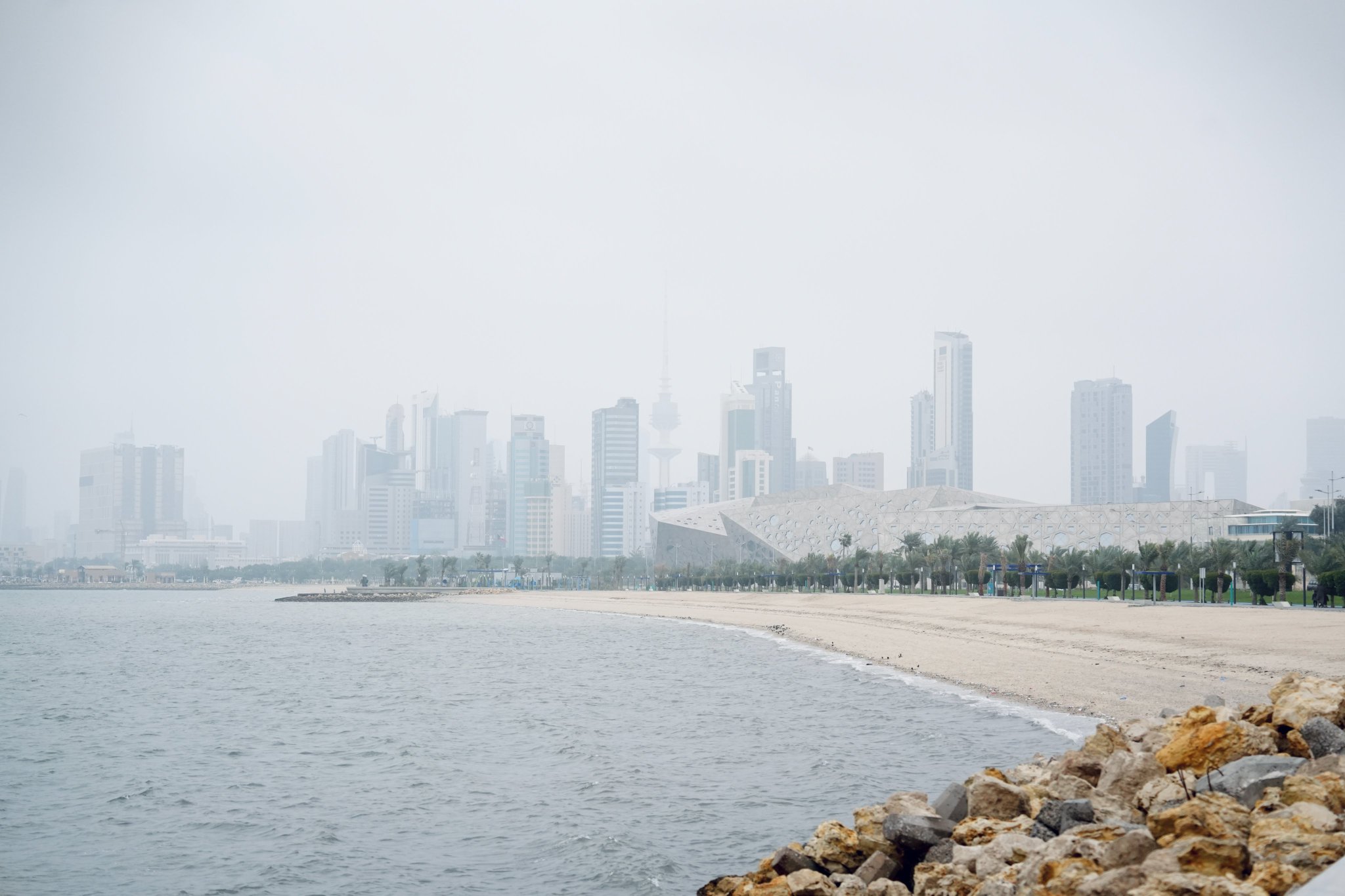 «الأرصاد»: أمطار متفرقة وغزيرة أحيانا حتى صباح غد وطقس البلاد مائل للبرودة نهارا وبارد ليلا في عطلة نهاية الأسبوع 