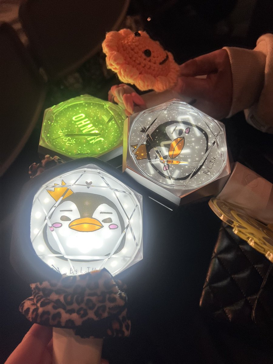 お友だちのお陰で昼夜VIP、
お見送り,そして...
ジュノとのツーショット💛
最高の2025年のご褒美と誕生日プレゼントでした📷

今回ご縁あり…お友達になってくれた方々ありがとうございました😊

#LEEJUNHO #イ・ジュノ
#TyphoonFamily 
#TyphoonFamily_DRAMA_FANMEETING