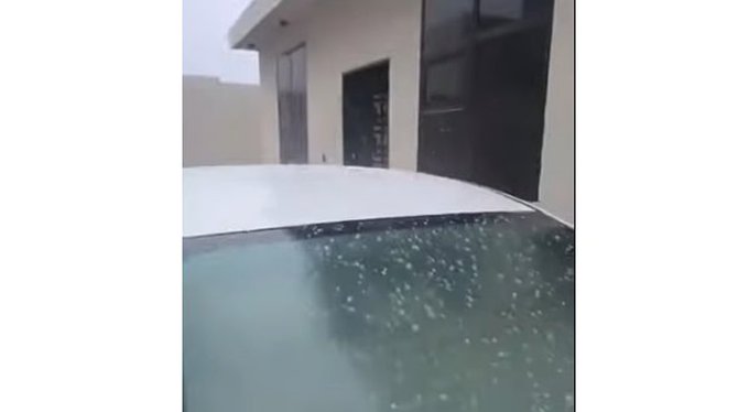 ثلوج شمال الرياض. تساقط الثلوج صباح اليوم على المجمعة والغاط في مشهد جوي نادر نتيجة موجة برد شديدة. فرص امتداد تساقط الثلوج وأمطار ثلجية على أجزاء من شمال الرياض والقصيم. انخفاض حاد في درجات الحرارة خاصة ليلًا وصباحًا مع حالة عدم استقرار جوي. الأرصاد تدعو لمتابعة التنبيهات الرسمية وأخذ الحيطة في المناطق المتأثرة 