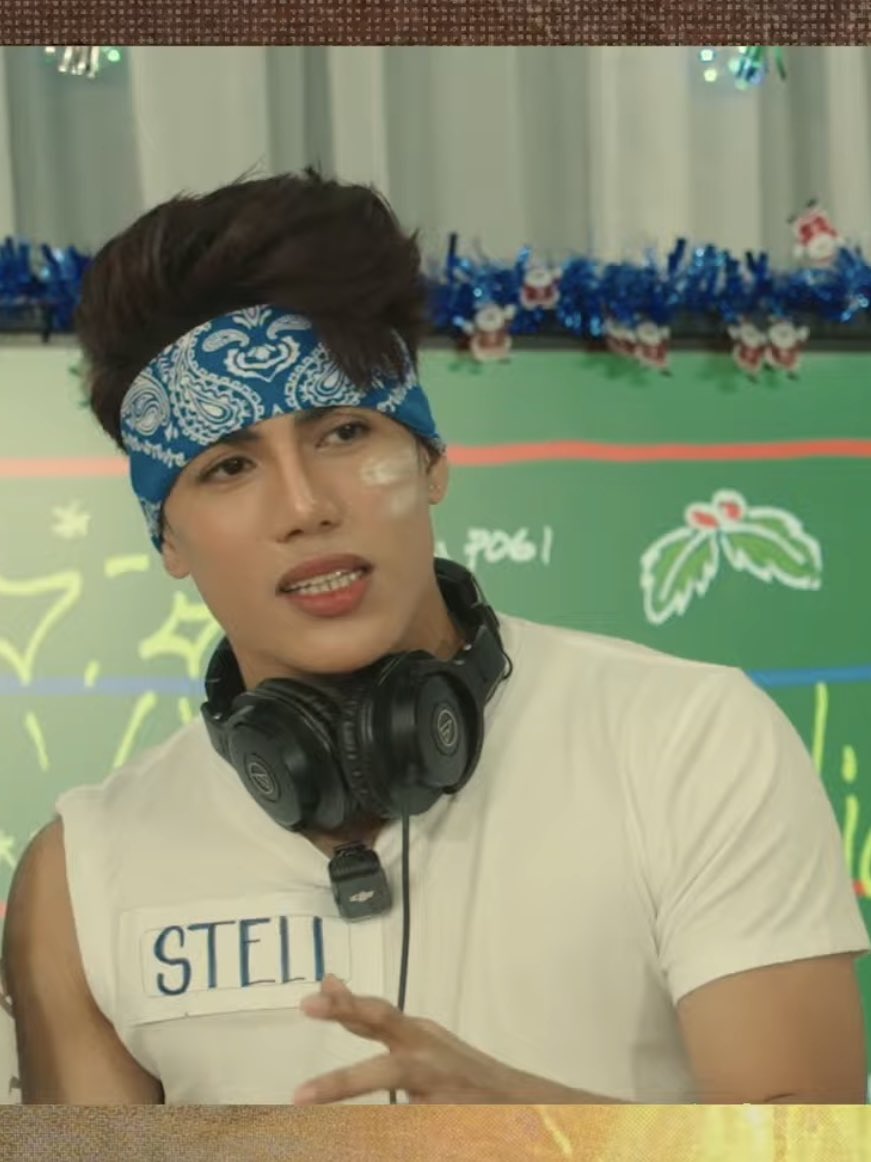 Bǎo bèi? Dao Ming Si?😳
Juskoooo napakagwapo mo naman, <a href="/stellajero_/">Stell Ajero</a>😭

Nananawagan po ako sa Wanzi at kay Ofifi. Maglabas kayo official photos for this episode.😭 Kami na lang magpiprint.😂

#SB19 #SHOWBREAK6 #SB19SHOWBREAK6