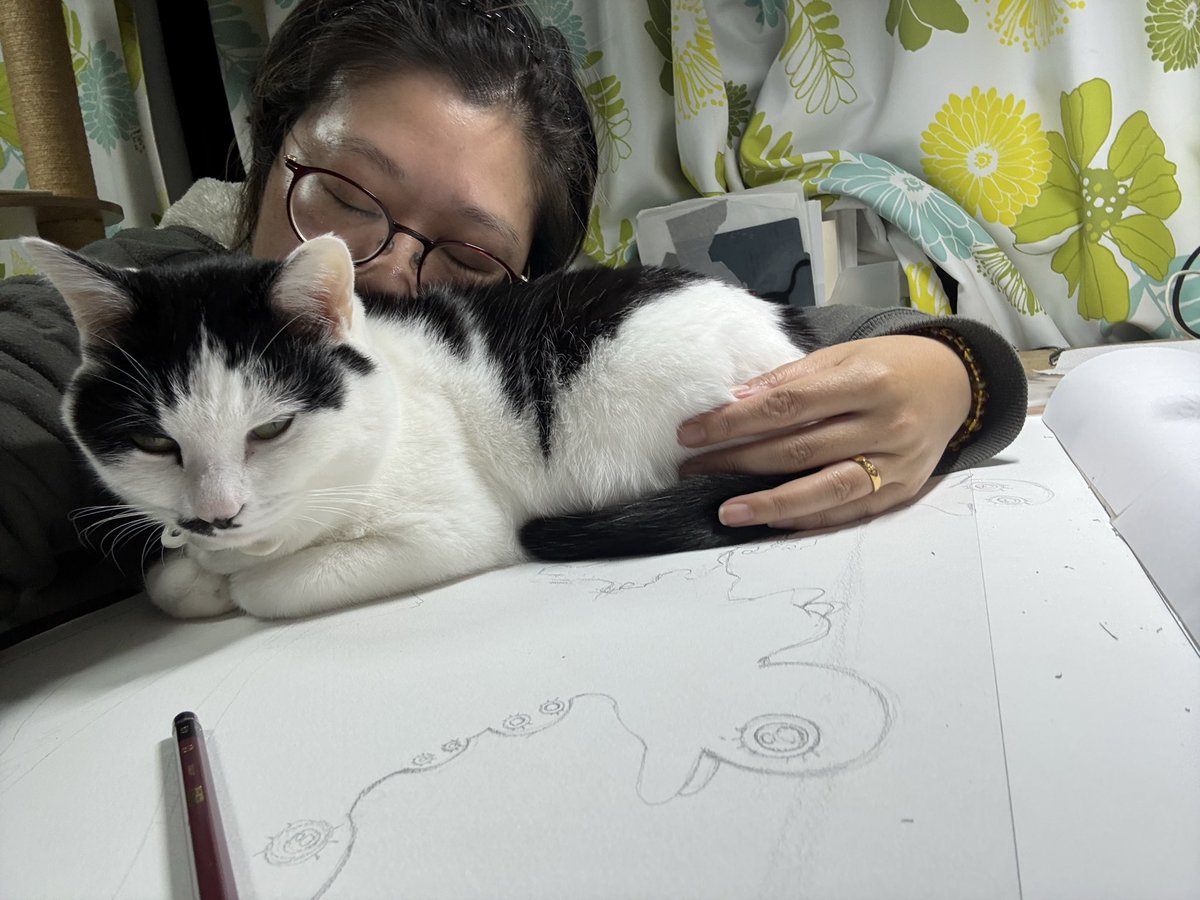 既に負けそうです…猫吸い放題…
違う作業するかなあ〜
パネルに紙でも貼るかあ〜