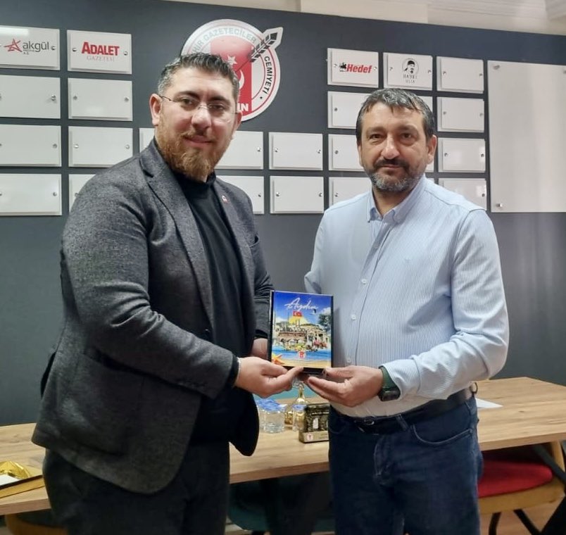 medyais's tweet photo. Genel Başkanımız Sezai Ballı ve Genel Başkan Yardımcımız Sefa Özdemir, Aydın Büyükşehir Gazeteciler Cemiyeti Başkanı Ümit Özmen’i ziyaret ederek gazetecilerin çalışma koşulları, sendikal örgütlenmenin önemi ve yerel basının karşı karşıya kaldığı sorunlar hakkında değerlendirmelerde bulundu. @umitozmen09