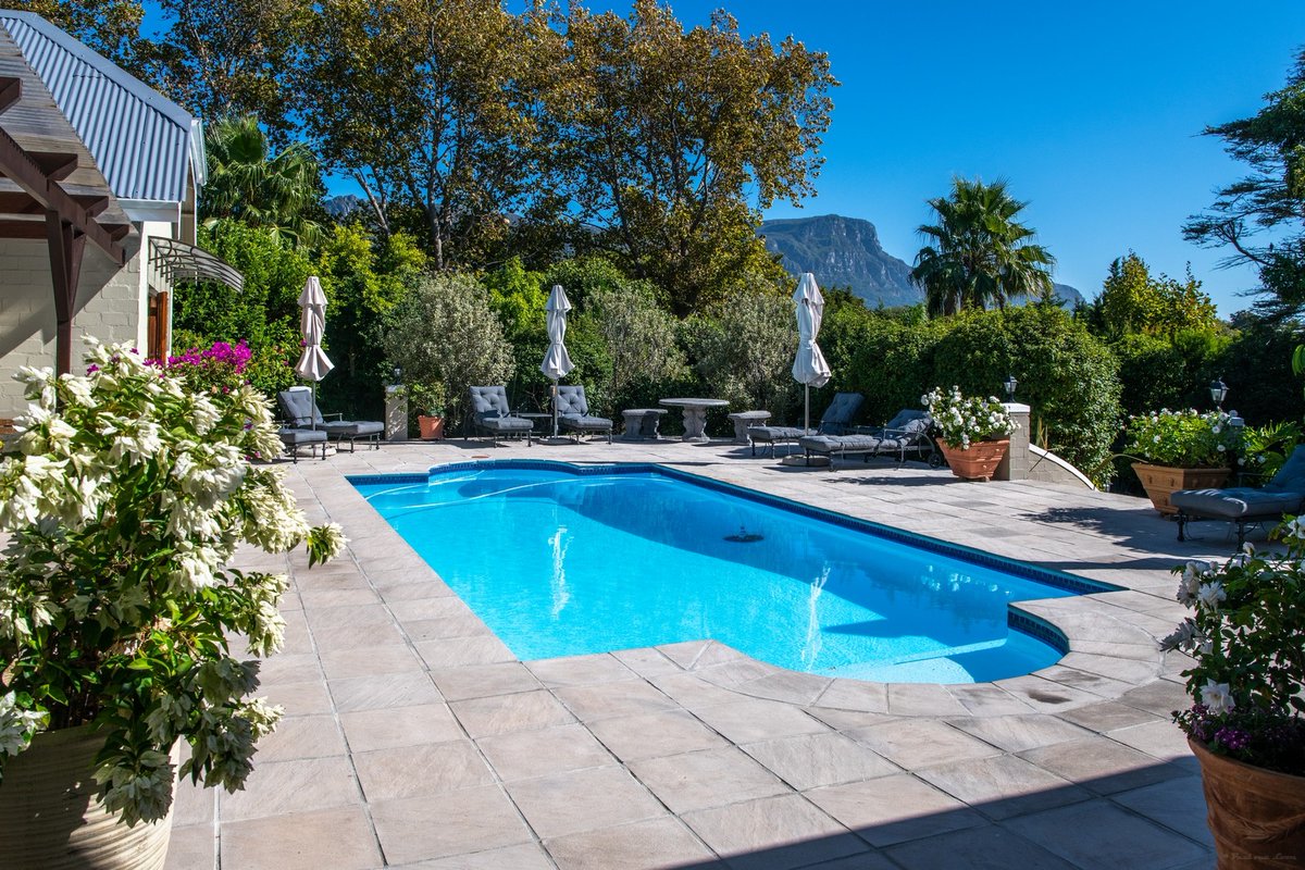 15SummitPlace's tweet photo. What does warm #sunnydays+ sun loungers that are so comfortable you could take a nap+ crystal clear blue waters+ glass of @ConstantiaRoute wines = #FestiveSeason @15SummitPlace https://t.co/CO3mXU7eAV