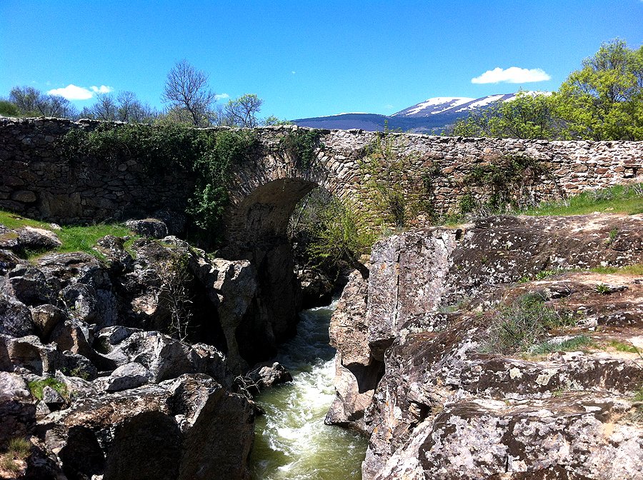 SierraNortecom's tweet image. ¿Conoces el Puente del Congosto o Puente Canto? 😍 SierraNorte.com/lozoya

Es origen medieval, aunque algunos estudios indican que podría ser romano😲Está en Lozoya

#puente #rio #naturaleza #agua #SierraNorteMadrid #SierraNorteDeMadrid #ElMejorEstiloDeVida #sierrademadrid