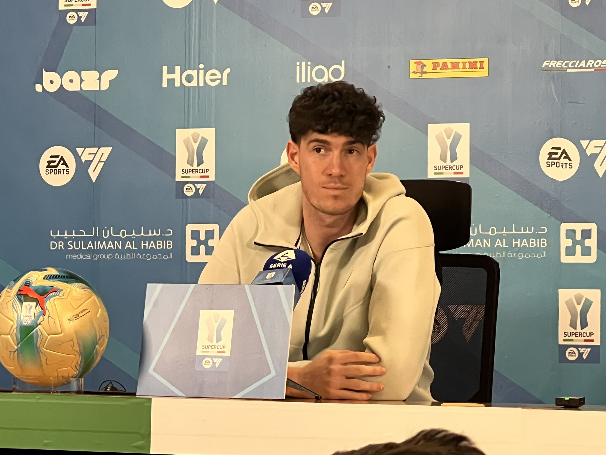 أليساندرو باستوني لاعب فريق إنتر ميلان في المؤتمر الصحافي: -نحن لاعبين جديين نلتزم بتعليمات المدرب، ونعلم أن لدينا مساحة للتطور. #بولونيا_إنتر_ميلان 