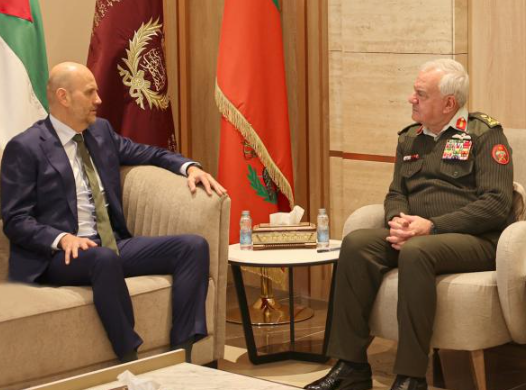 رئيس هيئة الأركان يستقبل رئيس بعثة اللجنة الدولية للصليب الأحمر في الأردن 