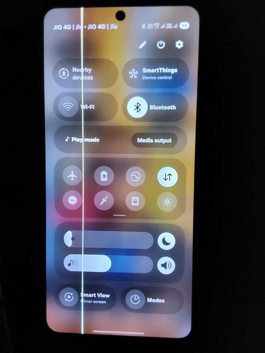 Ramkrushna259's tweet photo. I have got an display line problem on my s21 fe phone.Please samsung solve such problems.Its a flagship series phone.Service centre people are saying it has crossed 3 yrs of purchase.

@SamsungIndia
@SamsungMobile
@Samsung
@jagograhakjago
@GoI_MeitY
@SamsungExynos
@ManojSaru https://t.co/95PIVHl6mc