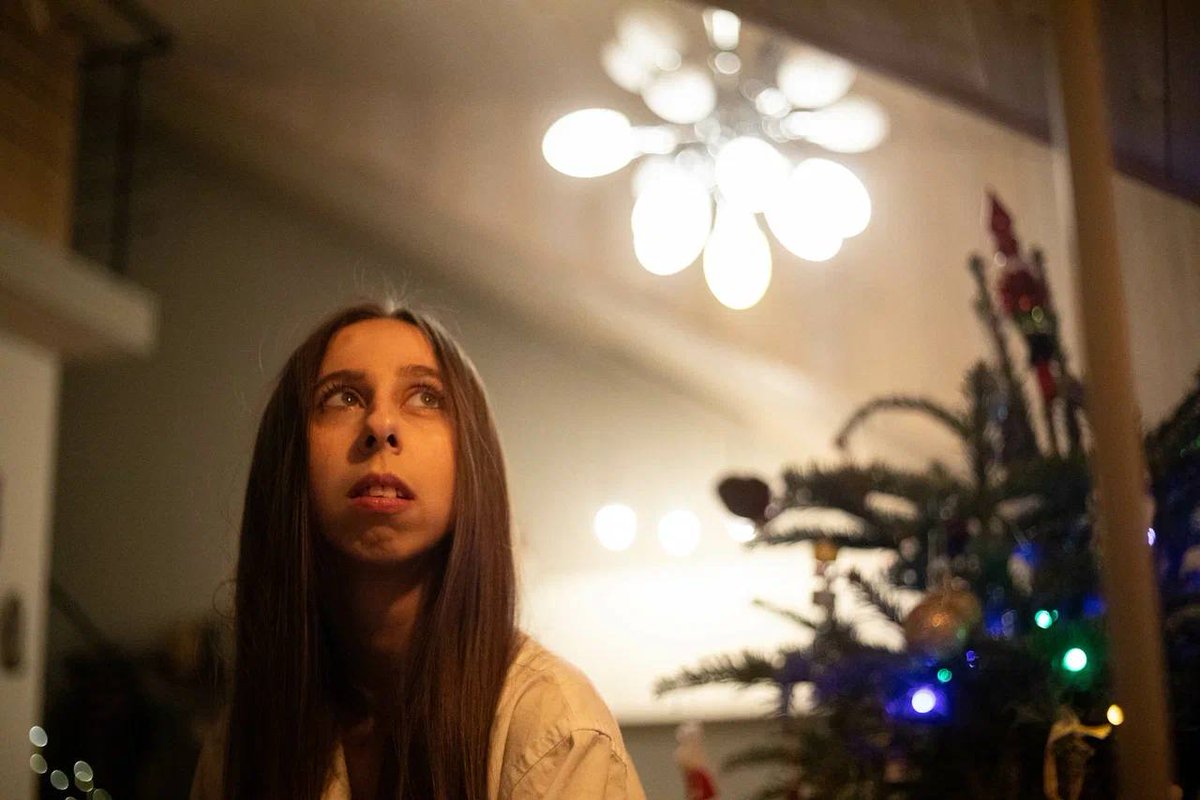 Привет, это Лиза Нестерова! И я хочу сказать, что мы проделали в этом году огромную работу в судах.

Были на приговорах в разных городах: адвокатам Навального в Петушках, журналистам по делу ФБК в Москве и 19-летней Дарье Козыревой в Питере. Следили за преследованием клевых