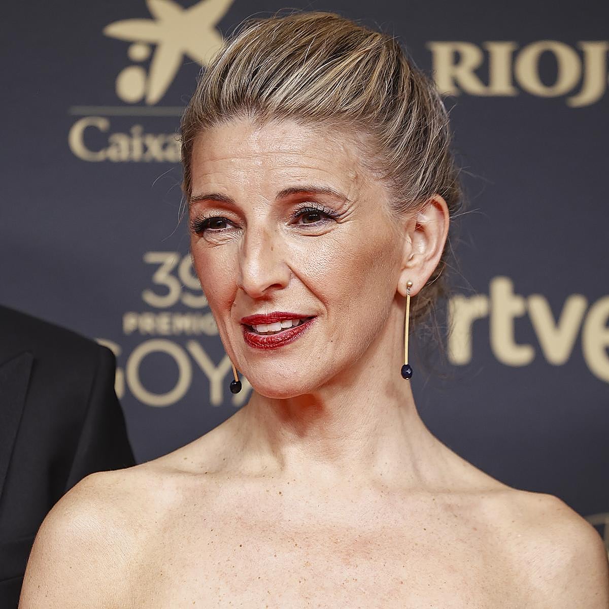 Yolanda Díaz ya no engaña a nadie. Calló ante los abusos, tragó con la corrupción y se arrodilló ante Sánchez para no perder el sillón. Sumar no lucha contra el sistema: vive de él. No son alternativa, son cómplices.