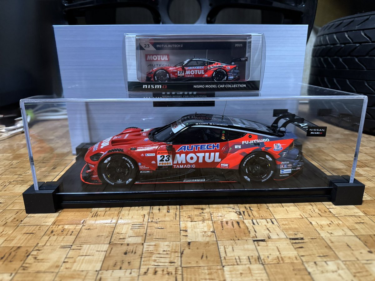 2025年モデル23号車MOTUL AUTECH Z スパーク1/18と1/43ミニカー 千代