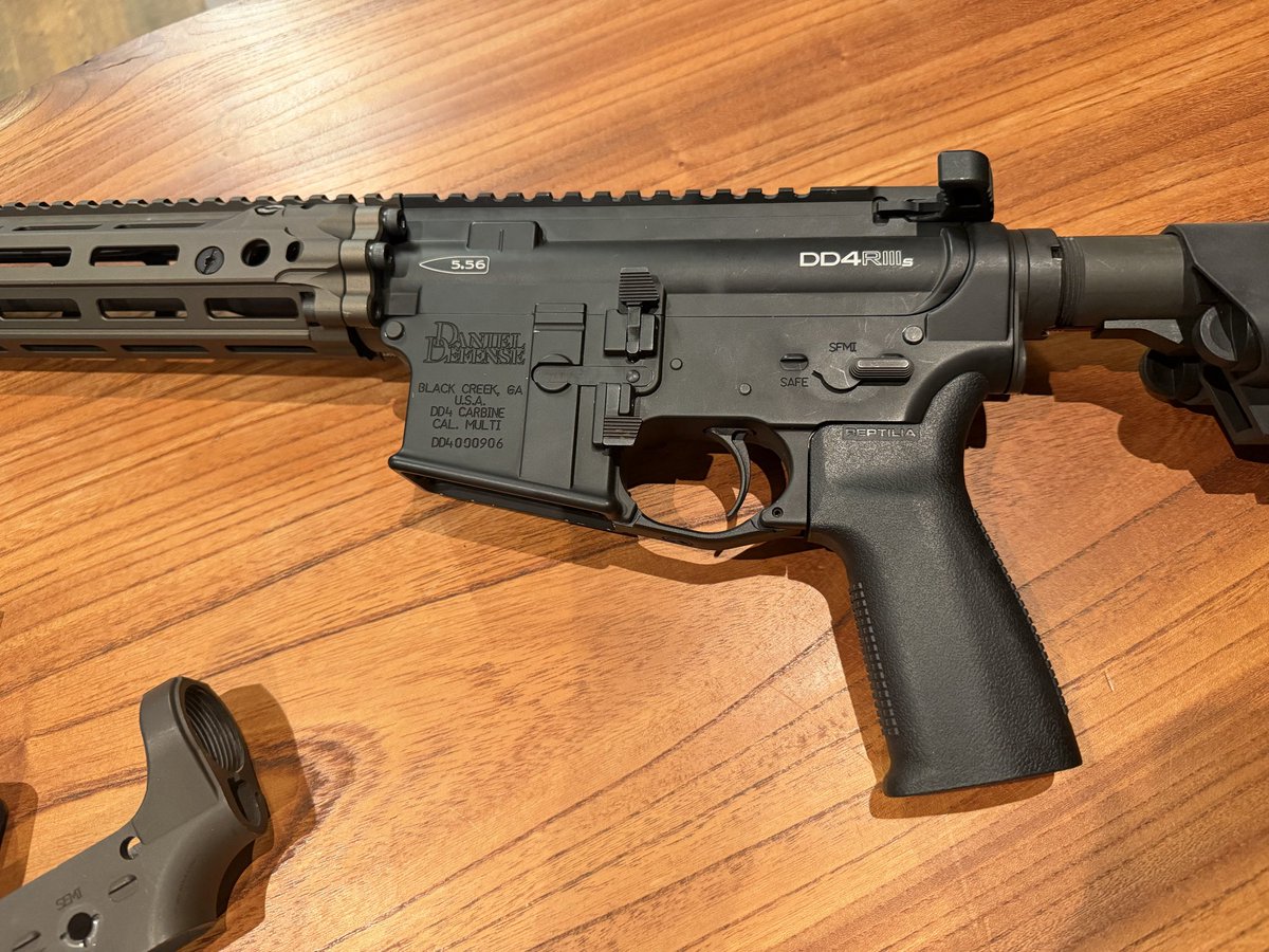 NOVESKE1208's tweet image. めちゃくちゃいい人だった
有り難う御座いました。
そしてこれからよろしくお願い致します🙏
#DAS 
#マテリアルカスタム
#materialcustom 
#サバゲー