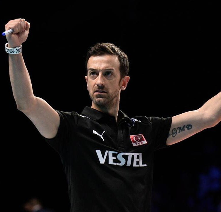 Bana acilen futbol tayfadan kafası kırık azgın transferbahçeli 100 kişi lazım. Voleybol şubeye destek. #SantarelliFenere