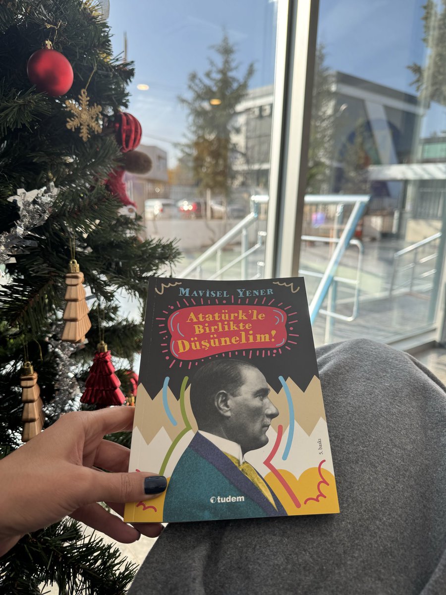 Atatürk’le Birlikte Düşünelim
Mustafa Kemal’i ve Mustafa Kemal’in değerlerini yalnızca tanıtmak değil,
daha iyi anlamlandırarak öğretmek isteyenler için çok güçlü bir eser.

📌 Sosyal Bilgiler dersi kapsamında zümreler arası iş birliğiyle mutlaka okutulmalı,
özellikle 5. ve 6.